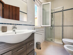 Casa, 2 camere da letto, patio | Bagno | Doccia, set di cortesia gratuito, asciugacapelli, asciugamani