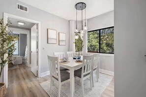 Dining - Renovated 2BR Condo Walk to Beach Pool Decks (Hilton Head Island)