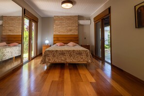 Basic Chalet | Spa - Casa Flamboyant - Granja Viana (Carapicuíba)
