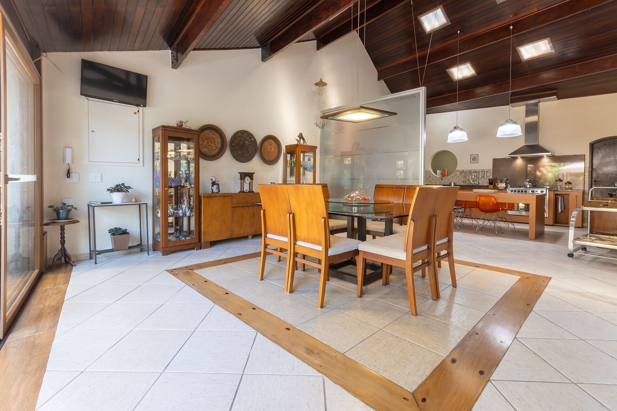 Basic Chalet | Dining