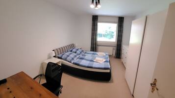 2 Schlafzimmer, Schreibtisch, Reisekinderbett, kostenloses WLAN