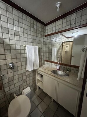 Shower, hair dryer, towels, soap - Sand, Sun and Sea - Apart-Service Ondina / Salvador (Salvador)