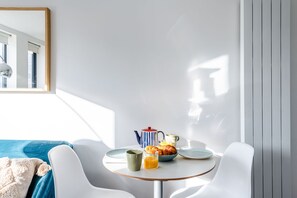 Dining - Stunning 1 bed Kings cross Farringdon (London)