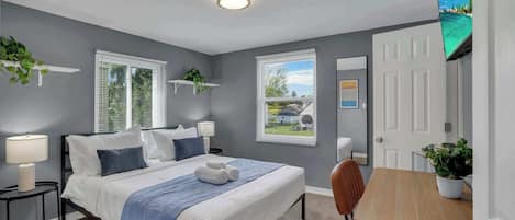 4 bedrooms, desk, iron/ironing board, WiFi