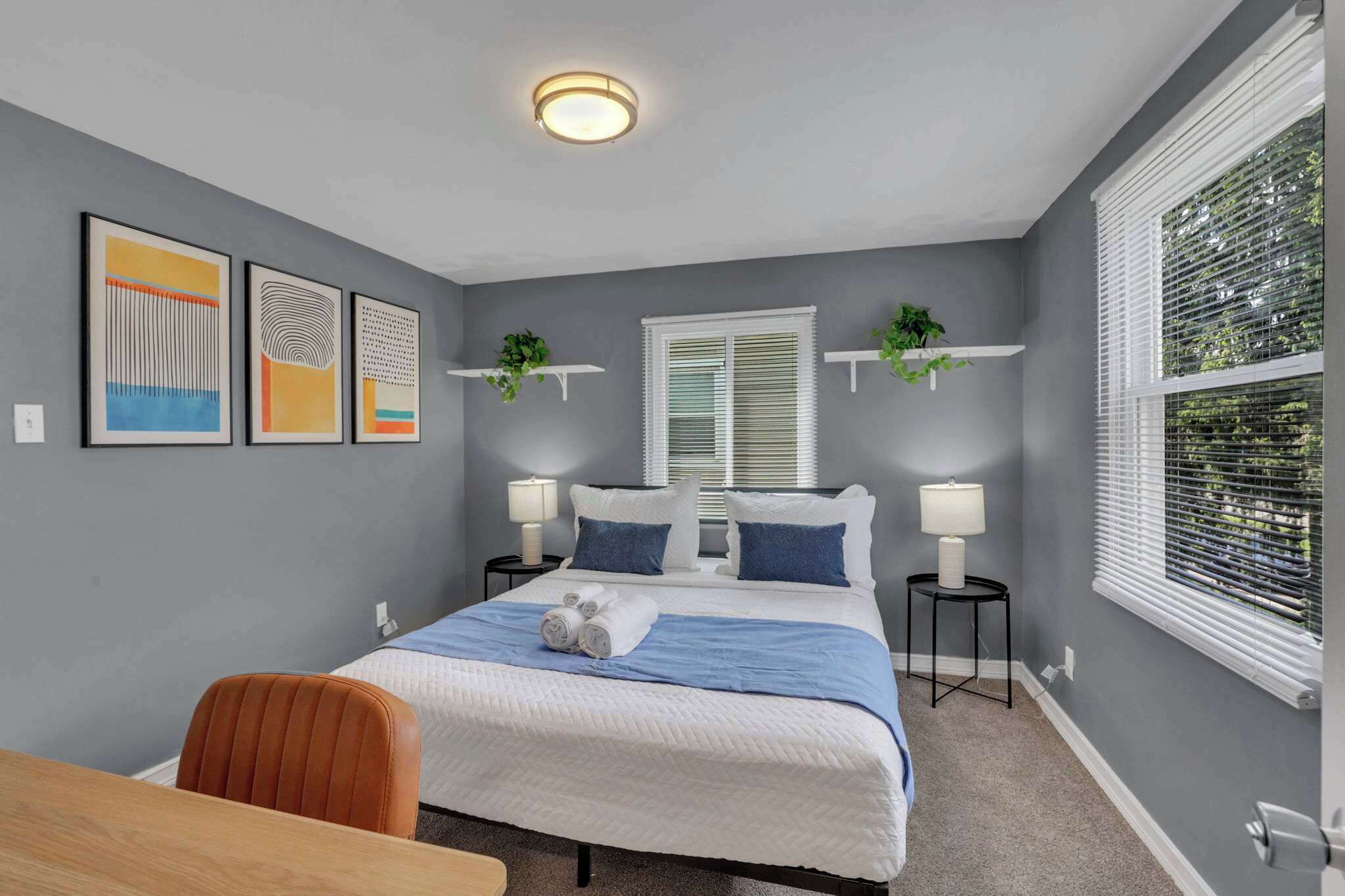 4 bedrooms, desk, iron/ironing board, WiFi