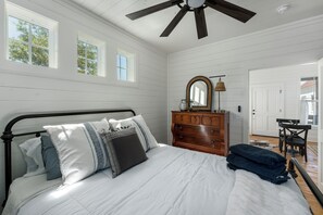 Room - Row Home - Standard Cabin O (Dripping Springs)