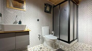 Deluxe Bungalow, Pool View | Bathroom