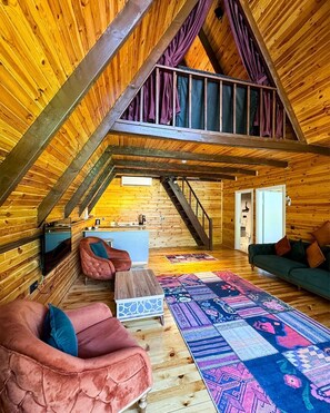 Deluxe-bungalow, näköala uima-altaalle | Oleskelualue