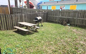 Outdoor dining - Capn's Corner--1 BR, 1 Bath, Garage, Close to Beach, Dogs OK! (Port Aransas)