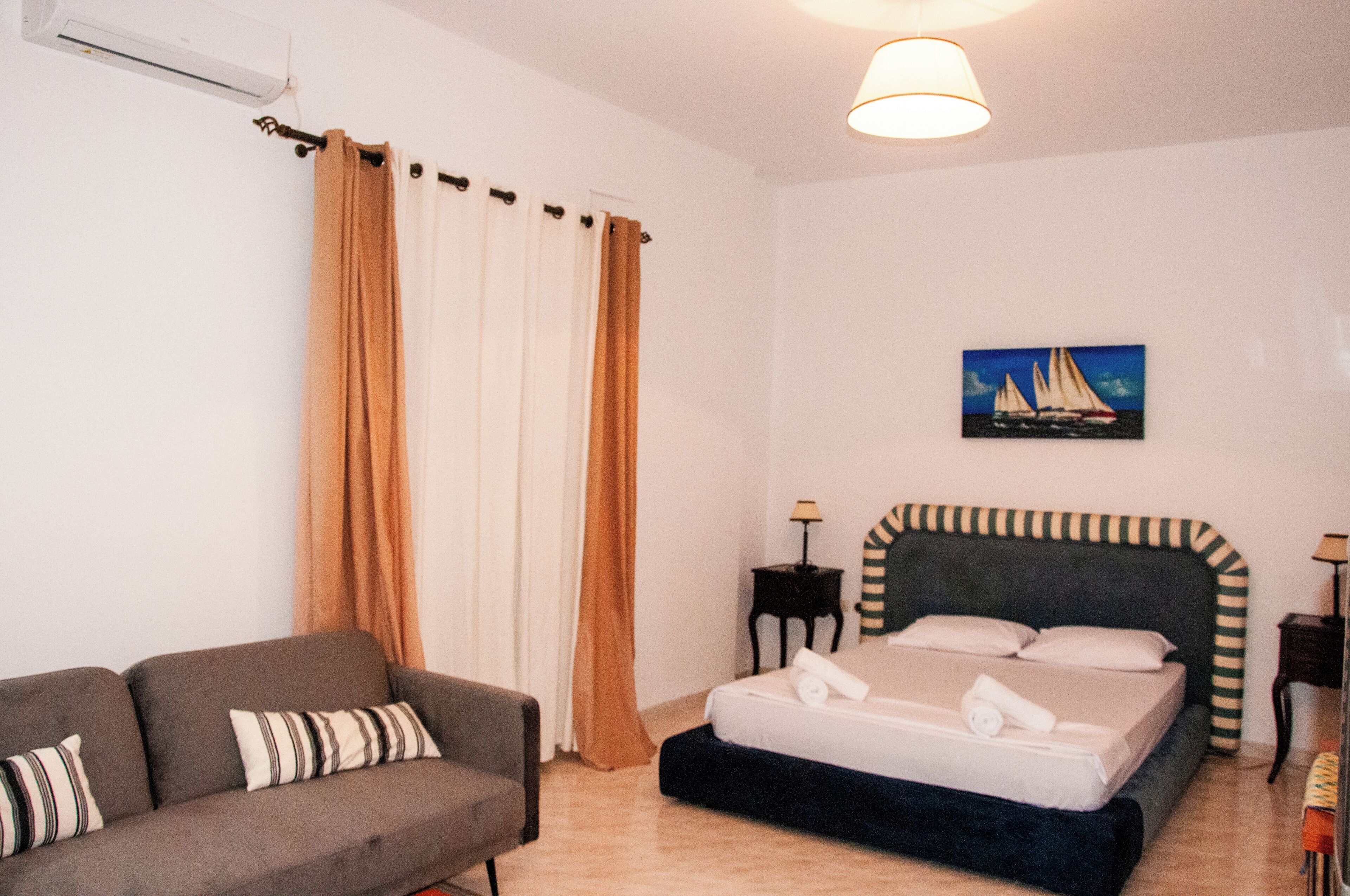 1 bedroom, bed sheets