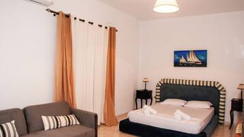 1 bedroom, bed sheets