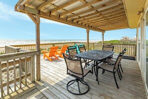 Outdoor dining - Beachfront Surfside: Ocean Views & Beach Access! (Surfside Beach)