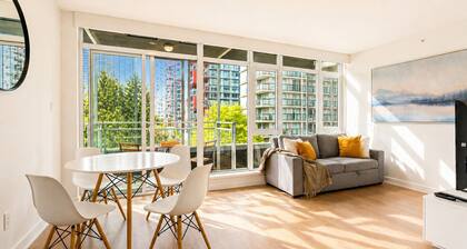 Yaletown, A/C, parking, 7 min walk to beach, downtown, Skytrain