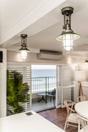 Dining - Oceanfront Hamptons 2BR Escape (Surfers Paradise)