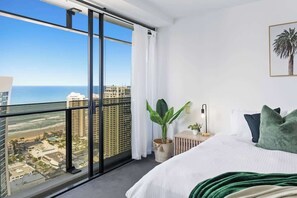1 bedroom, iron/ironing board, travel cot, WiFi - Level 36 Sky 1BR Ocean View Apt (Surfers Paradise)
