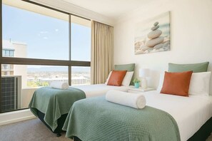 2 bedrooms, iron/ironing board, travel cot, WiFi - High-Floor 2BR Ocean View Escape (Surfers Paradise)