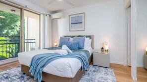 2 bedrooms, iron/ironing board, travel cot, WiFi - 2BR Family Resort at Aqua Park (Mermaid Beach)