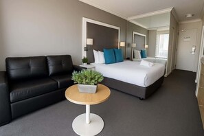 1 bedroom, desk, iron/ironing board, WiFi - Ocean view L9 1BR Studio (Surfers Paradise)