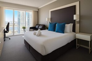1 bedroom, desk, iron/ironing board, WiFi - Ocean view L9 1BR Studio (Surfers Paradise)