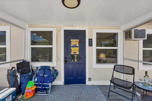 2BR Beach Cottage-Steps to Beach, Heated Pool