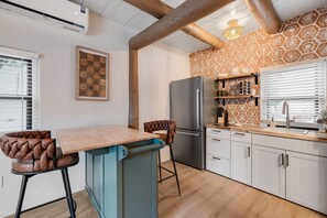 Fridge, coffee/tea maker, cookware/dishes/utensils, dining tables - Homey Studio in Manitou Springs, Walk Downtown (Manitou Springs)