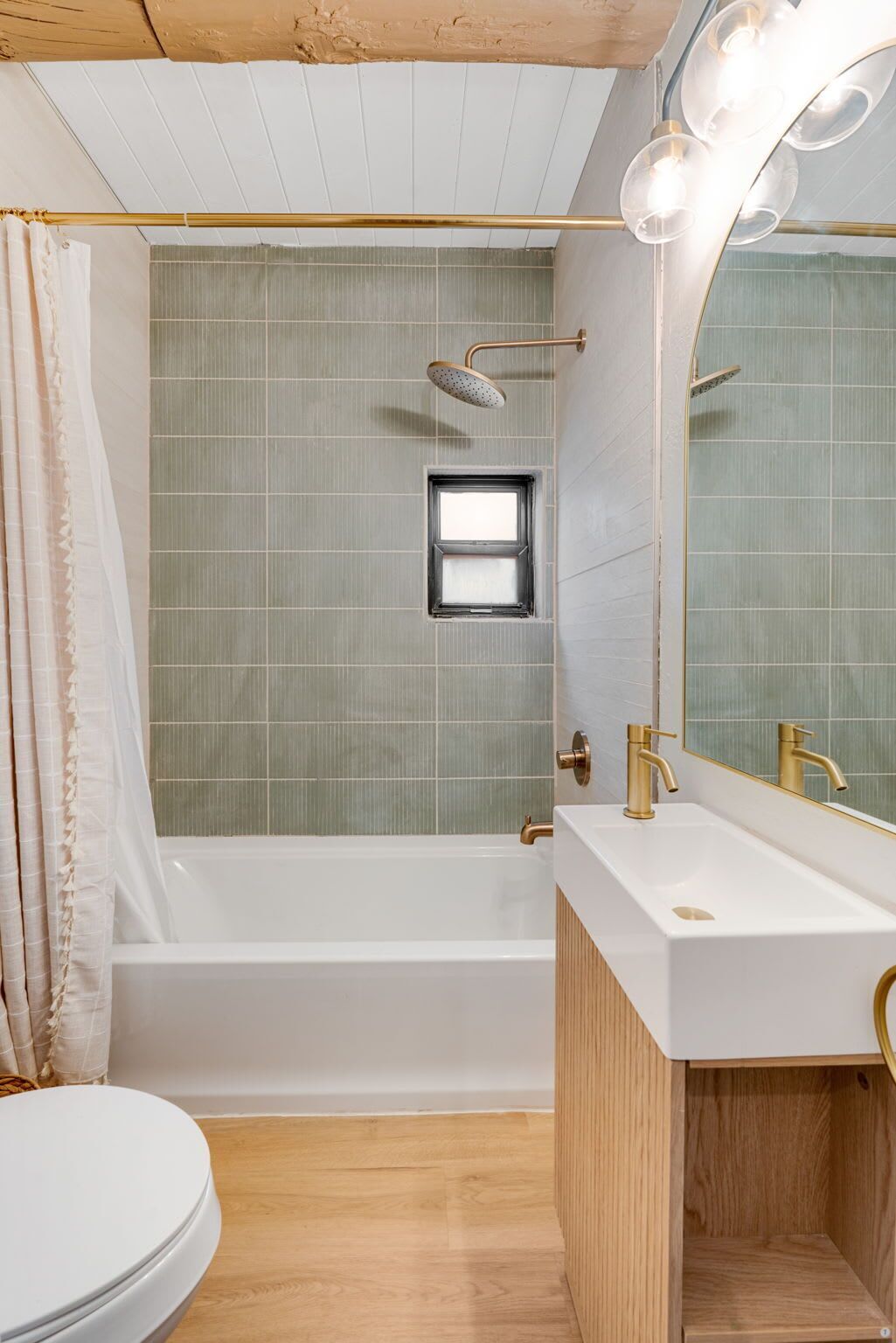 Douche, serviettes fournies