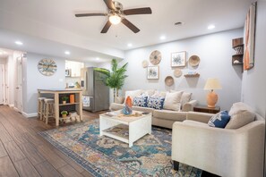 A living room with a ceiling fan, a coffee table, a sofa, and a rug. - Wonderful 2-bedroom townhome close to beach +Pool (Myrtle Beach)