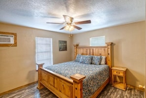 2 bedrooms, WiFi, bed sheets - Riverfront Cabins  and  Vacation Homes (Rio Frio)