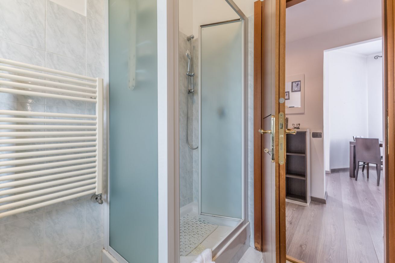 Doccia, asciugacapelli, bidet, asciugamani