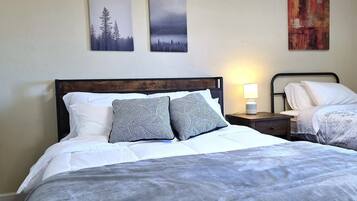 3 Schlafzimmer, Schreibtisch, Bügeleisen/Bügelbrett, Reisekinderbett