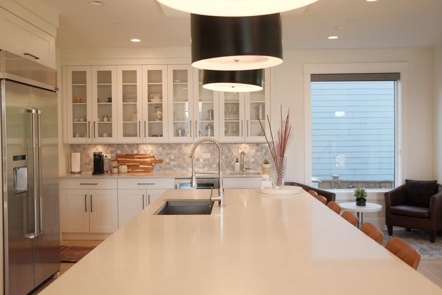 Refrigerador, microondas, horno, placa de cocina