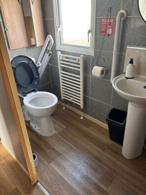 Douche, savon, papier toilette