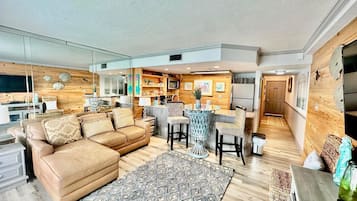 Condo, 1 cama King (Gulfview I 215) | Área de estar
