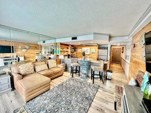Condo, 1 cama King size (Gulfview I 215) | Área de sala de estar