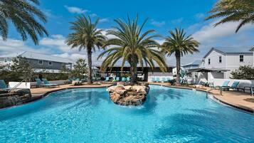 Casa, varias camas (Seabreezy) | Alberca | Alberca al aire libre y alberca climatizada
