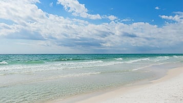 Casa, varias camas (Seabreezy) | Playa