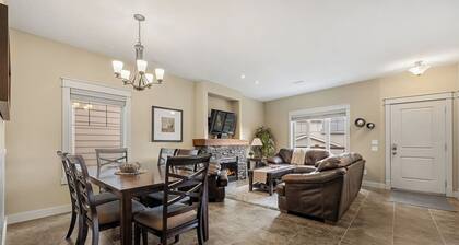 Mountainside Retreat | Pickleball | AC | Pets Ok