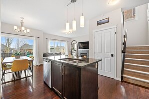Interior - Merlot | AC | Crib | Fenced Yard | Pets Ok (Calgary)