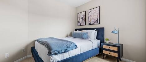 3 bedrooms, desk, WiFi, bed sheets
