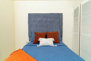 Room - Enjoyable 2-bedroom house with AC in both bedrooms charming Montego Bay (Montego Bay)