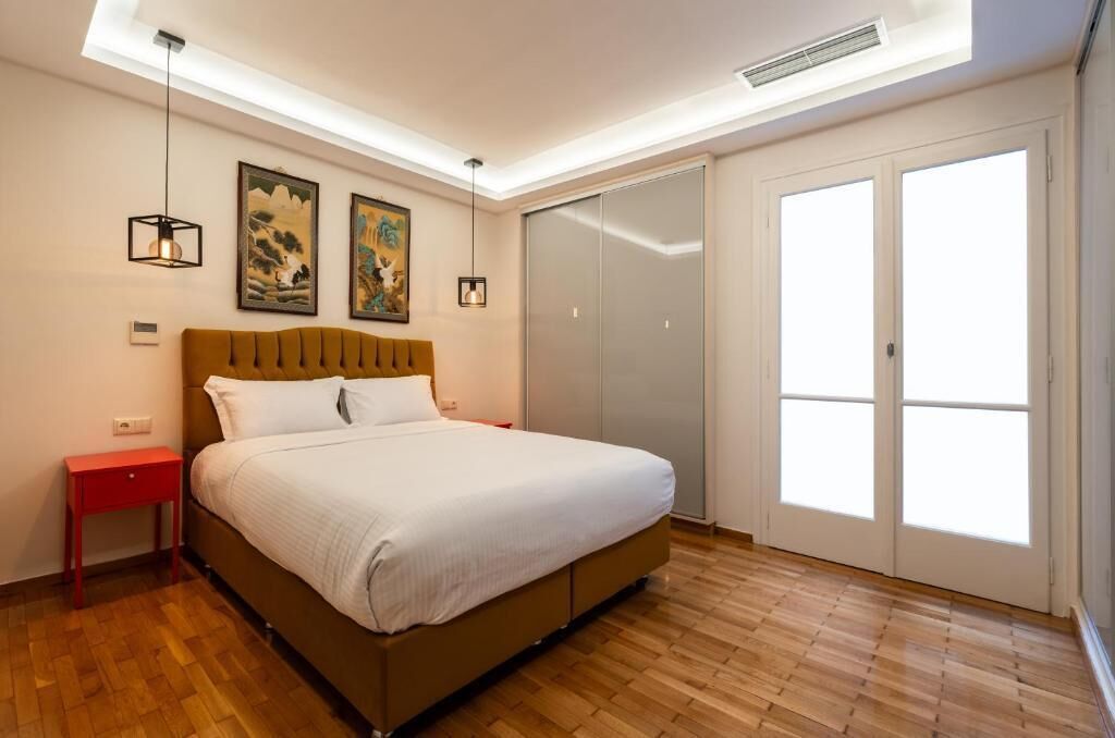 Blackout curtains, soundproofing, iron/ironing board, free WiFi