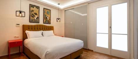 Blackout curtains, soundproofing, iron/ironing board, free WiFi
