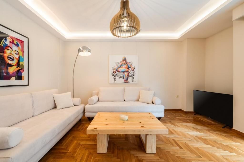 Luxury Apartment, City View | Living area