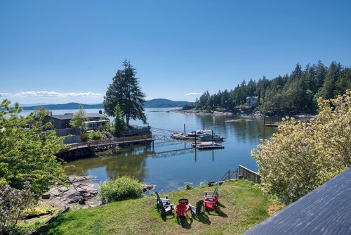 Private Waterfront Home in Halfmoon Bay