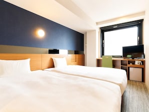 A hotel room with two beds, a desk with a television, and a window. - Hotel Meldia Kyoto Shijo Omiya (Kyoto)