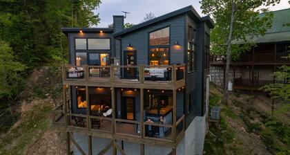 Mountain VIEWS • Indoor Pool • Hot Tub • Arcade