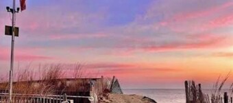 2 Minute walk to the Beach. Tranquil 2-bedroom bungalow with AC/ Broadkill Beach