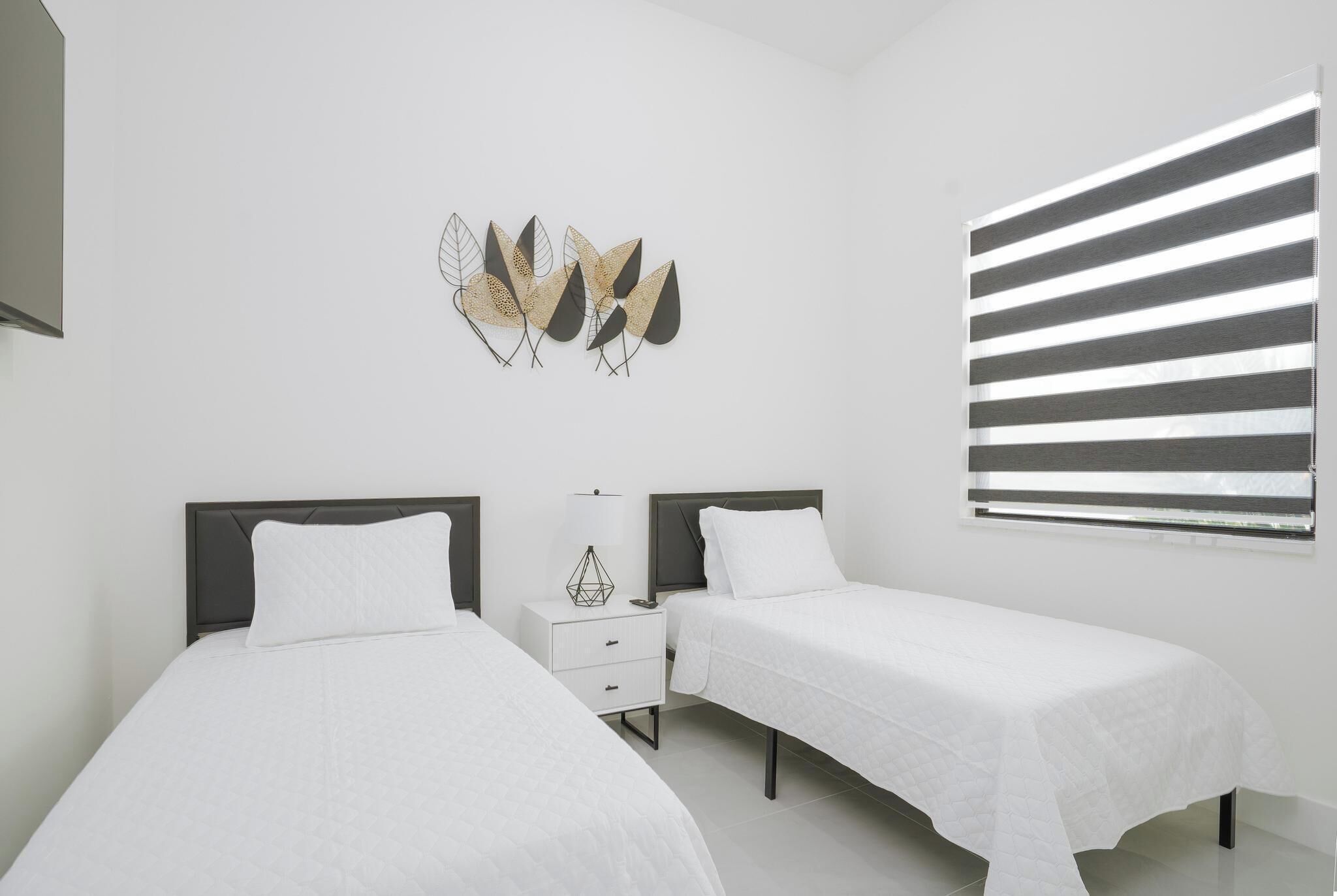 4 bedrooms, iron/ironing board, WiFi, bed sheets