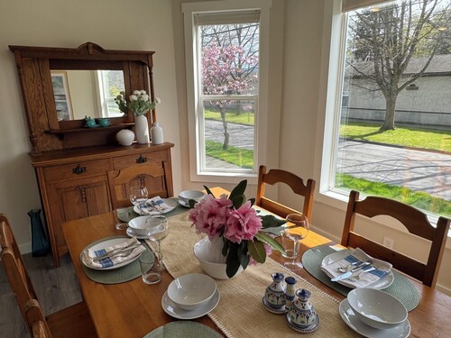 Spacious downtown oasis, free parking & laundry