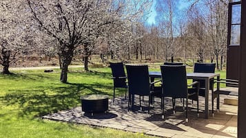 Rumah | Tempat makan outdoor